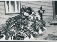 25. mai 1984  Setomaa, Treski k. Akulina Pihla matused - Akulina Pihlale itkeb tema õde Foto: Vaike Sarv  Kes pildil?