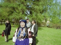 6. mai 2002  Värska. Jüripäeva kirmas. EMA välitööd Kati Valk, Maria Rõžikova, ?, Heiki Valk